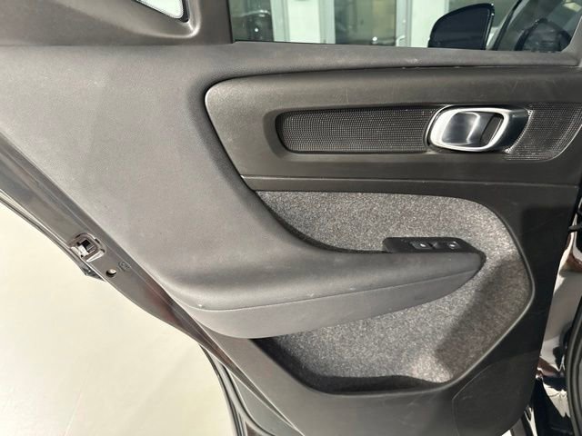 Used 2022 Volvo XC40 T5 Momentum AWD/4WD image 18