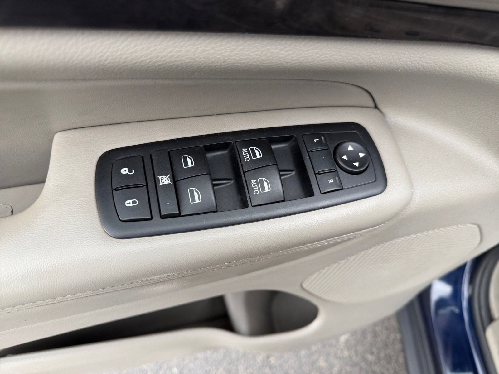 Used 2012 Jeep Grand Cherokee Laredo AWD/4WD image 31