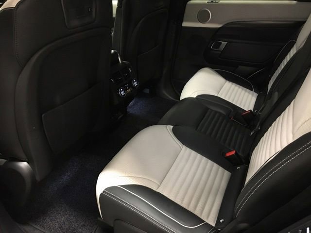 New 2024 Land Rover Discovery Metropolitan Edition image 24