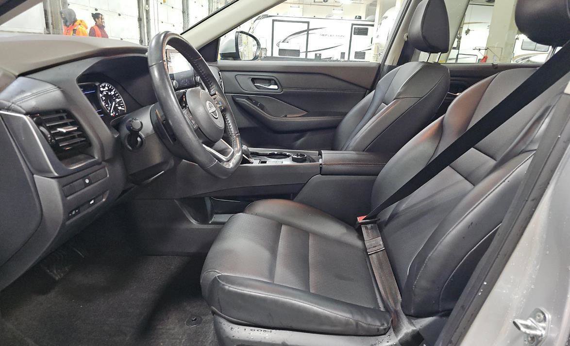 Used 2023 Nissan Rogue SV w/ SV Premium Package image 15