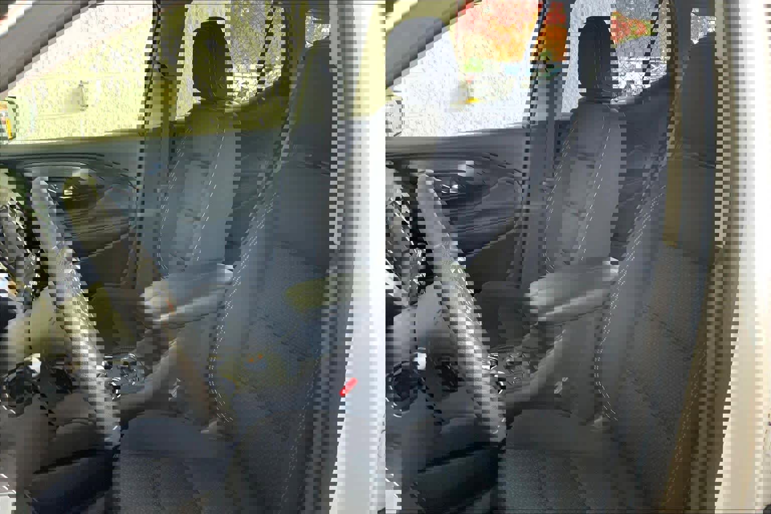 Used 2023 GMC Terrain SLE w/ Driver Convenience Package image 7