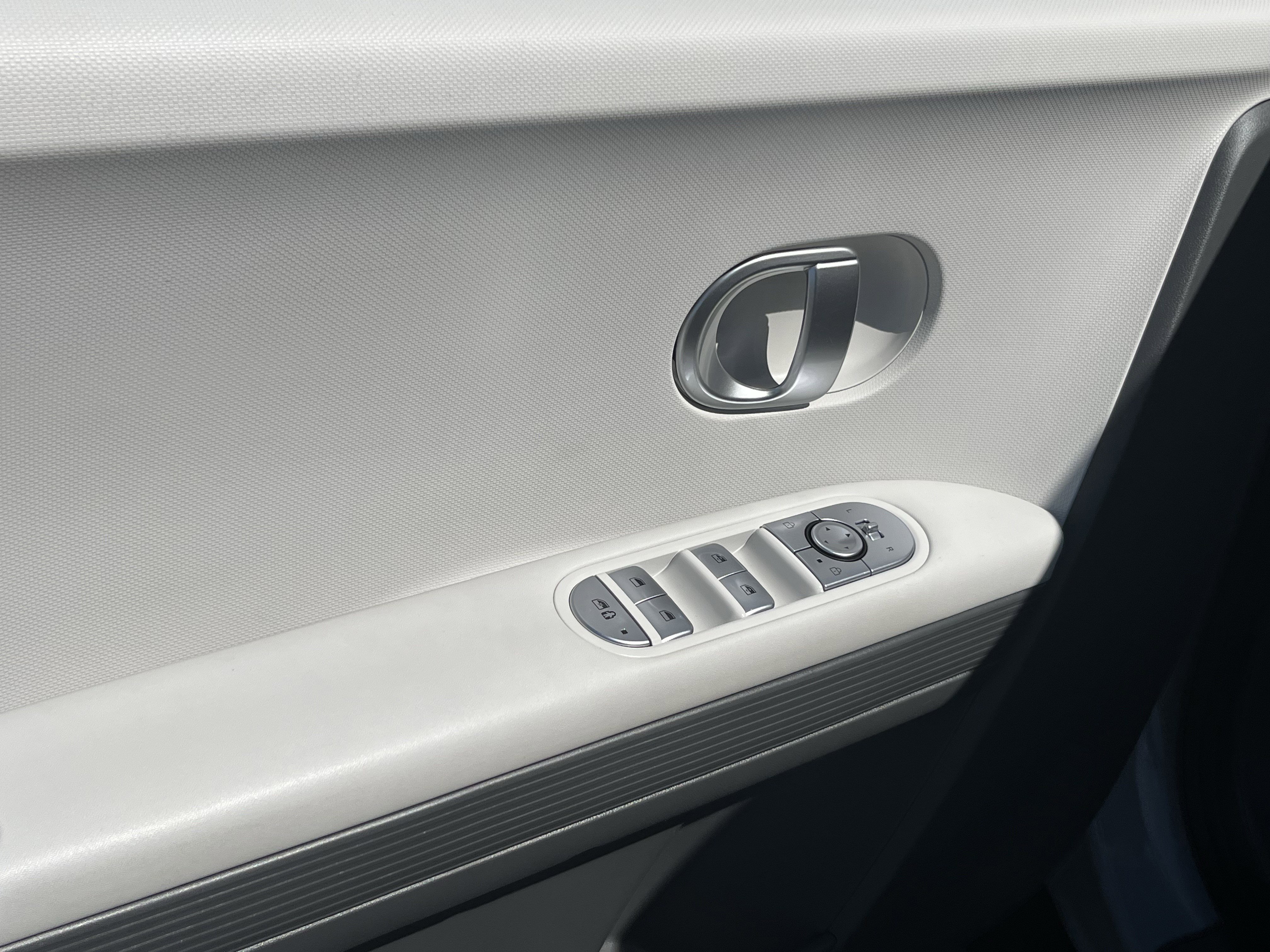 Certified 2024 Hyundai Ioniq 5 SEL RWD image 22