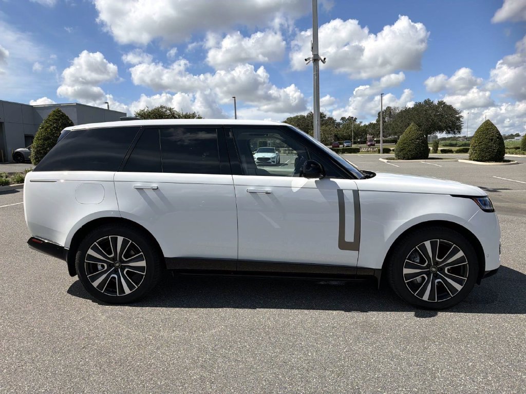 Used 2023 Land Rover Range Rover SE AWD/4WD image 6