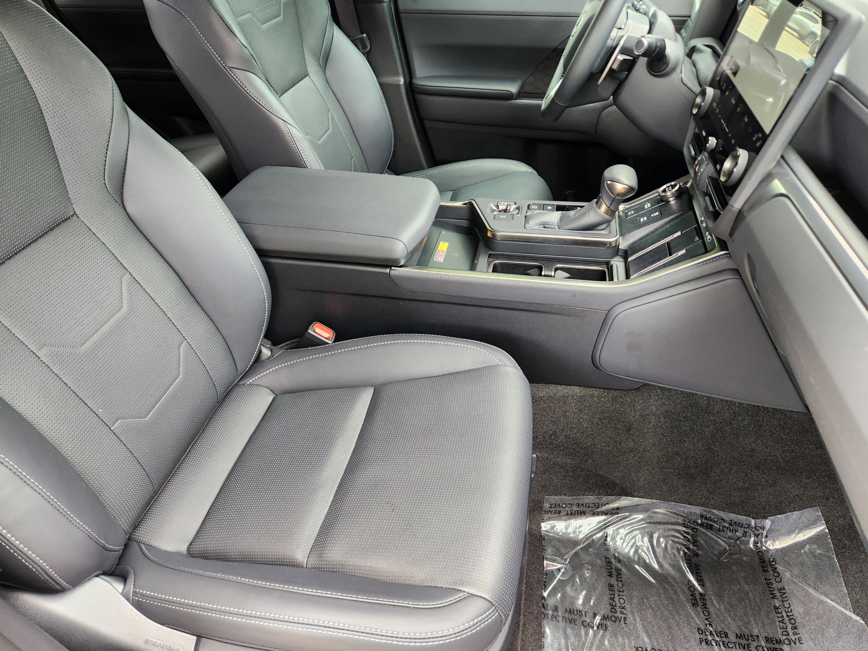 Used 2025 Lexus GX 550 w/ Accessory Package (2T) AWD/4WD image 31
