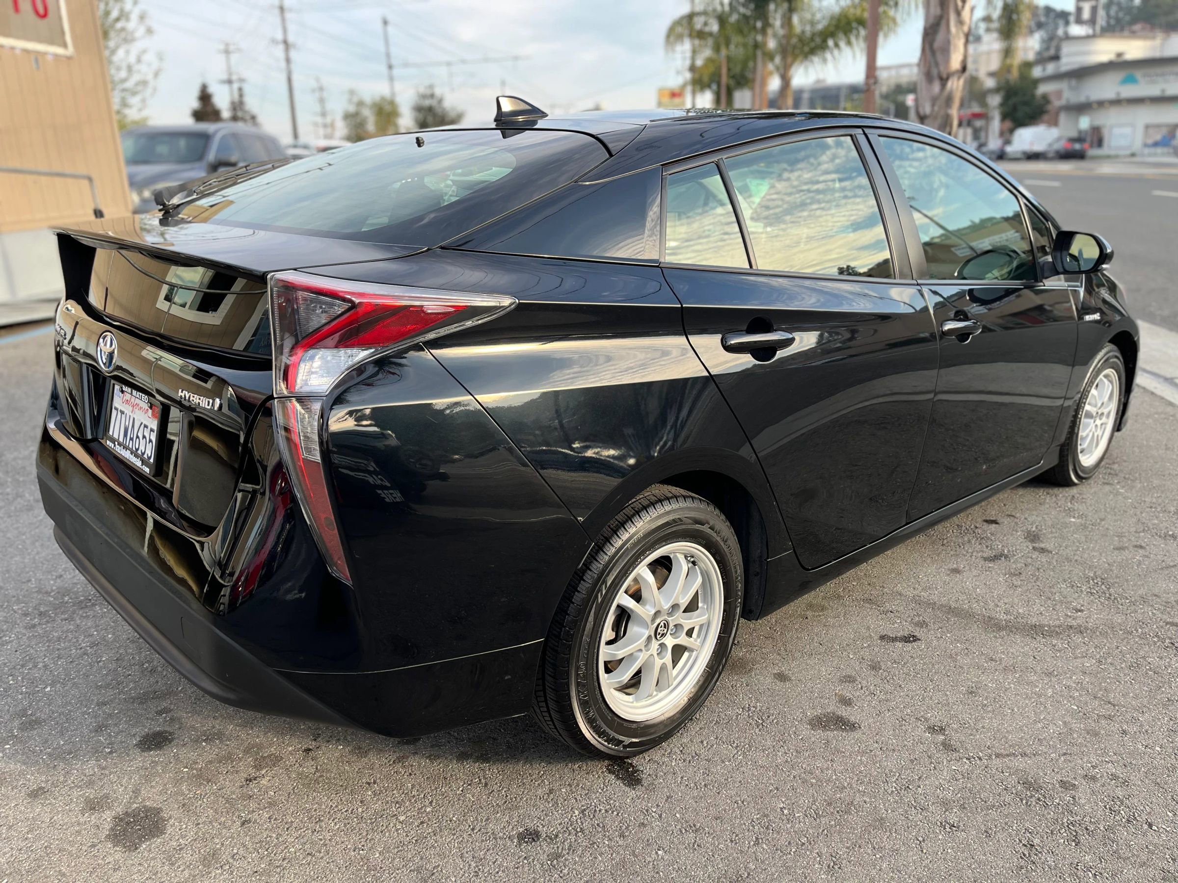 Used 2016 Toyota Prius Two FWD image 7