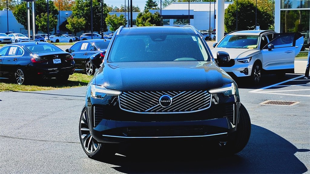 New 2026 Volvo XC90 B6 Plus w/ Protection Package Premier image 32
