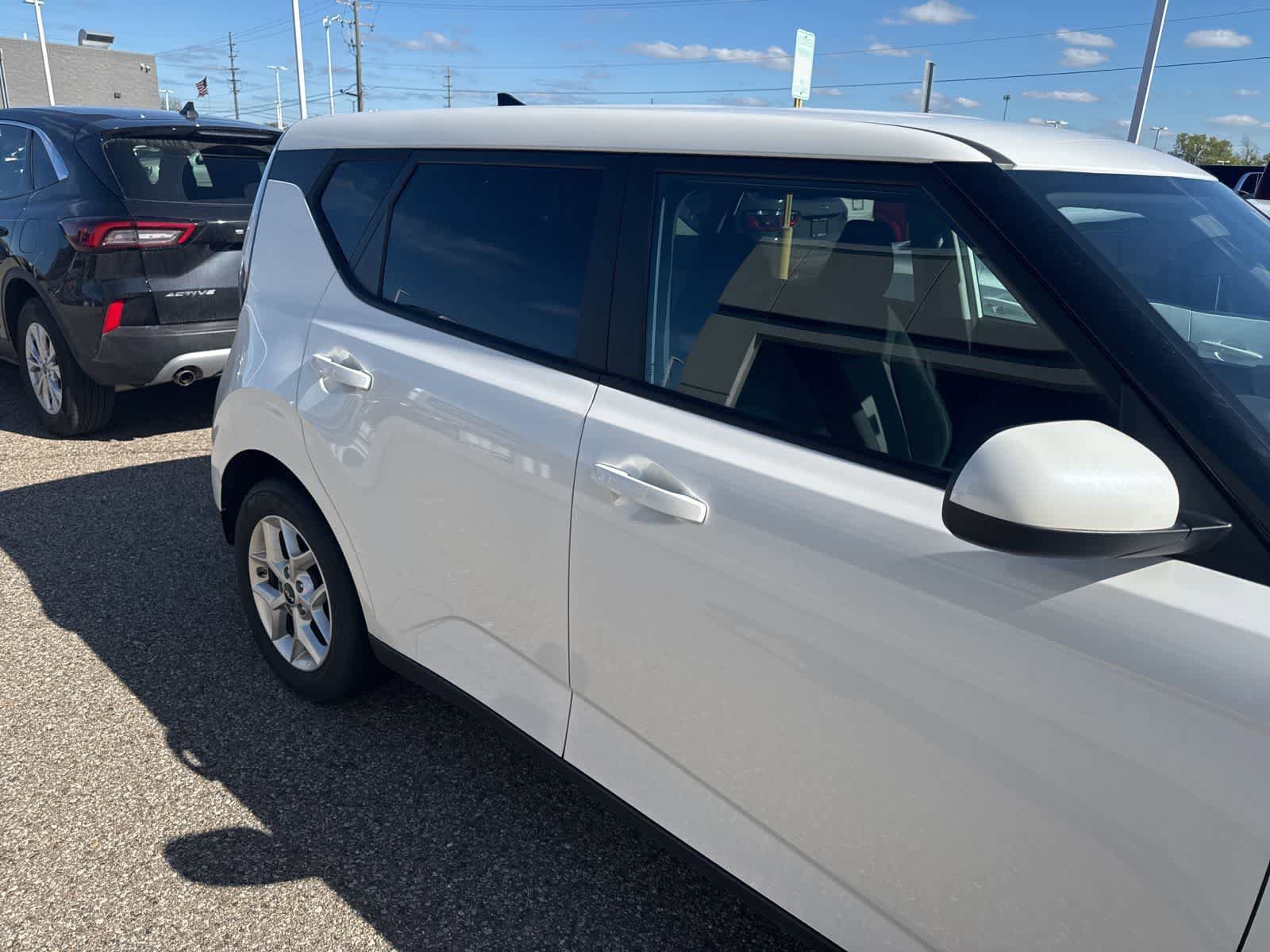 Used 2024 Kia Soul LX w/ Option Group 015 FWD image 21