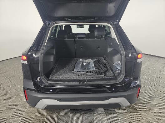 Used 2025 Volkswagen Tiguan SE FWD image 14