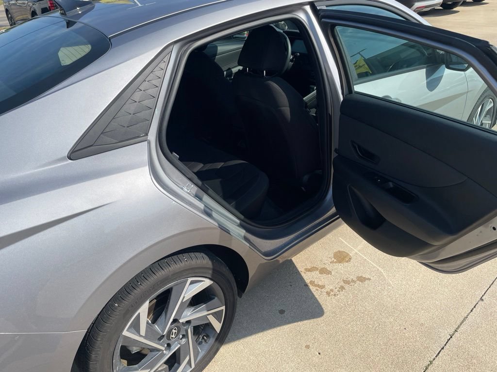 Used 2025 Hyundai Elantra Sport w/ Cargo Package FWD image 15