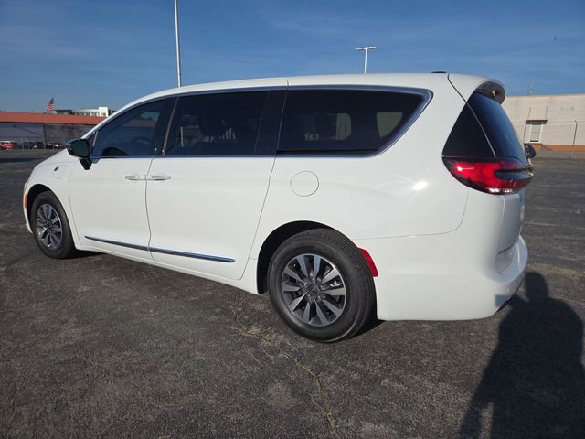 Used 2023 Chrysler Pacifica Limited image 6