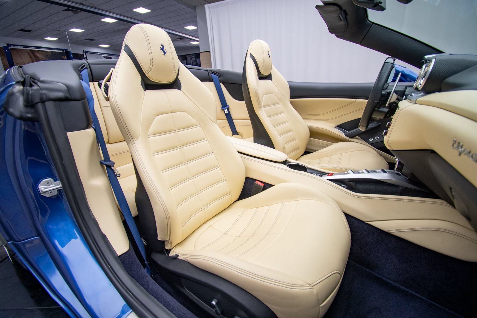 Used 2016 Ferrari California T RWD image 23