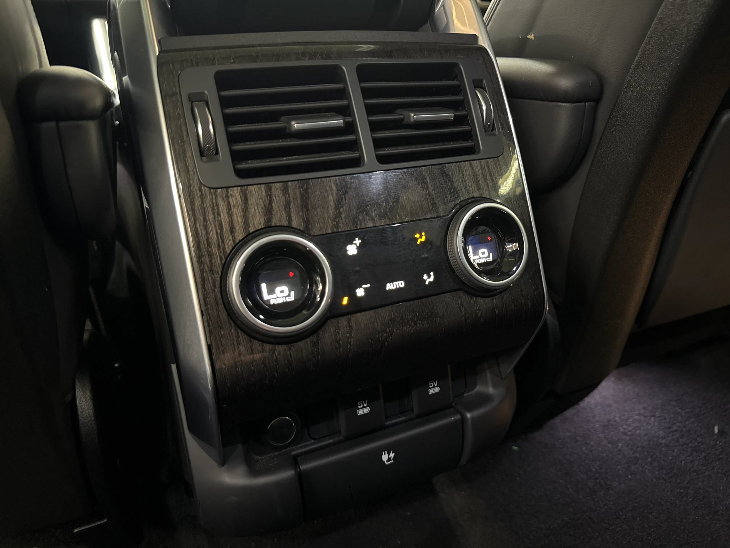 Used 2018 Land Rover Range Rover Sport Supercharged AWD/4WD image 25