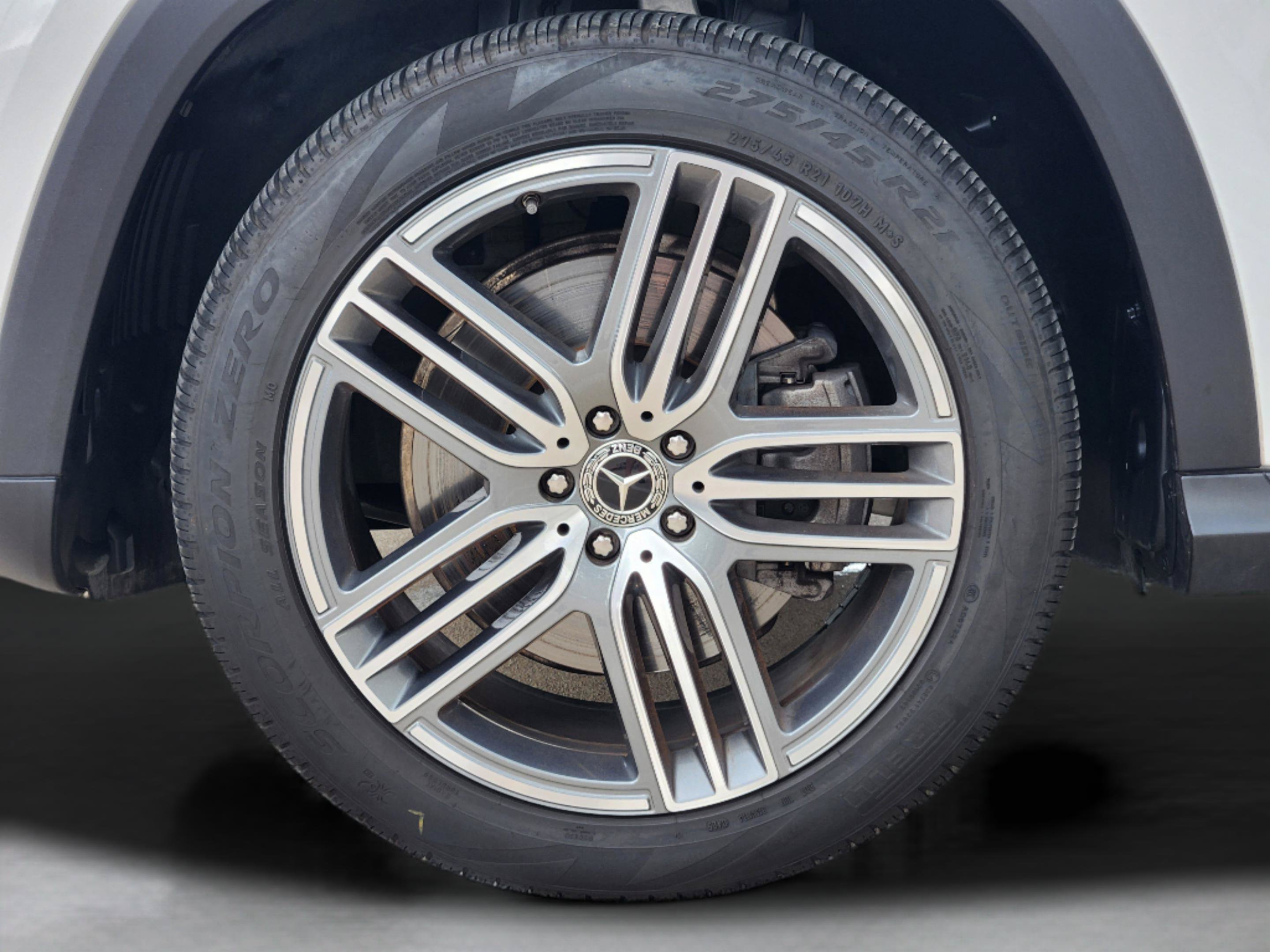 Certified 2025 Mercedes-Benz GLS 450 4MATIC image 32