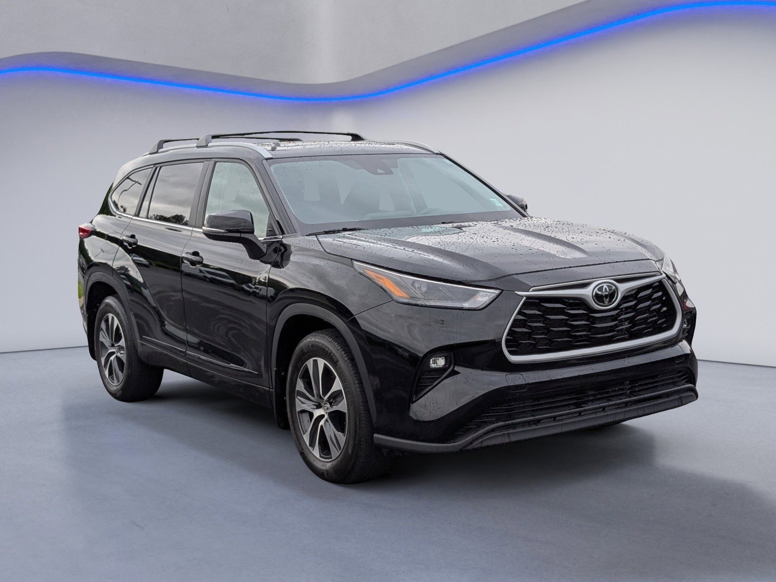 Used 2023 Toyota Highlander XLE FWD image 5