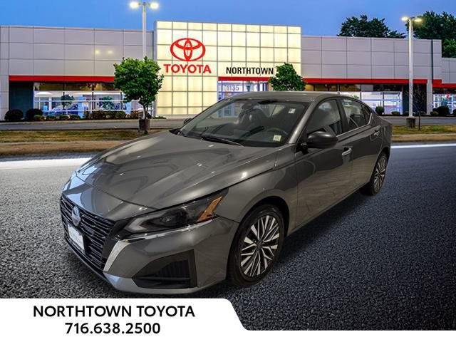 Used 2024 Nissan Altima 2.5 SV