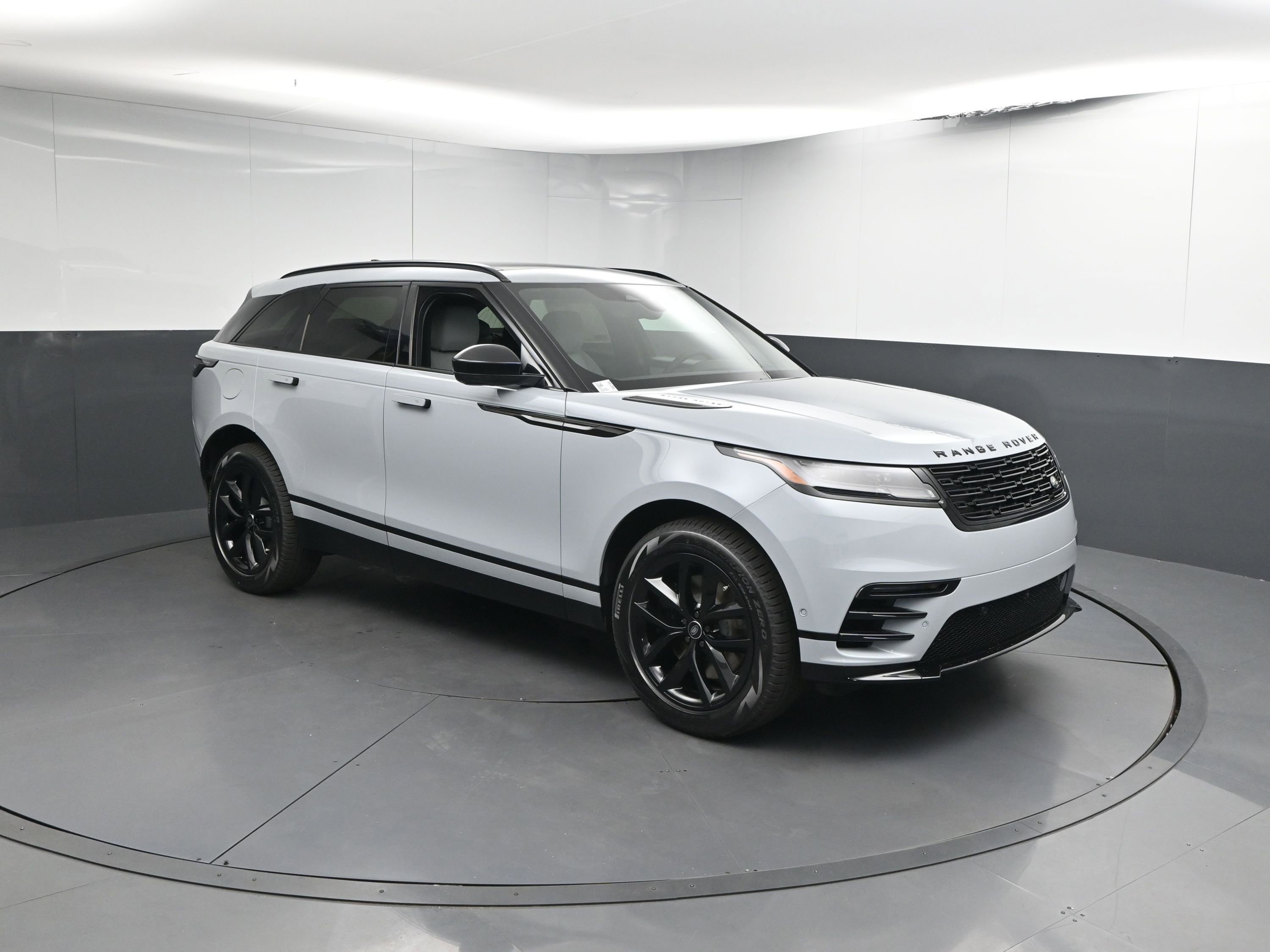 New 2026 Land Rover Range Rover Velar Dynamic SE image 24