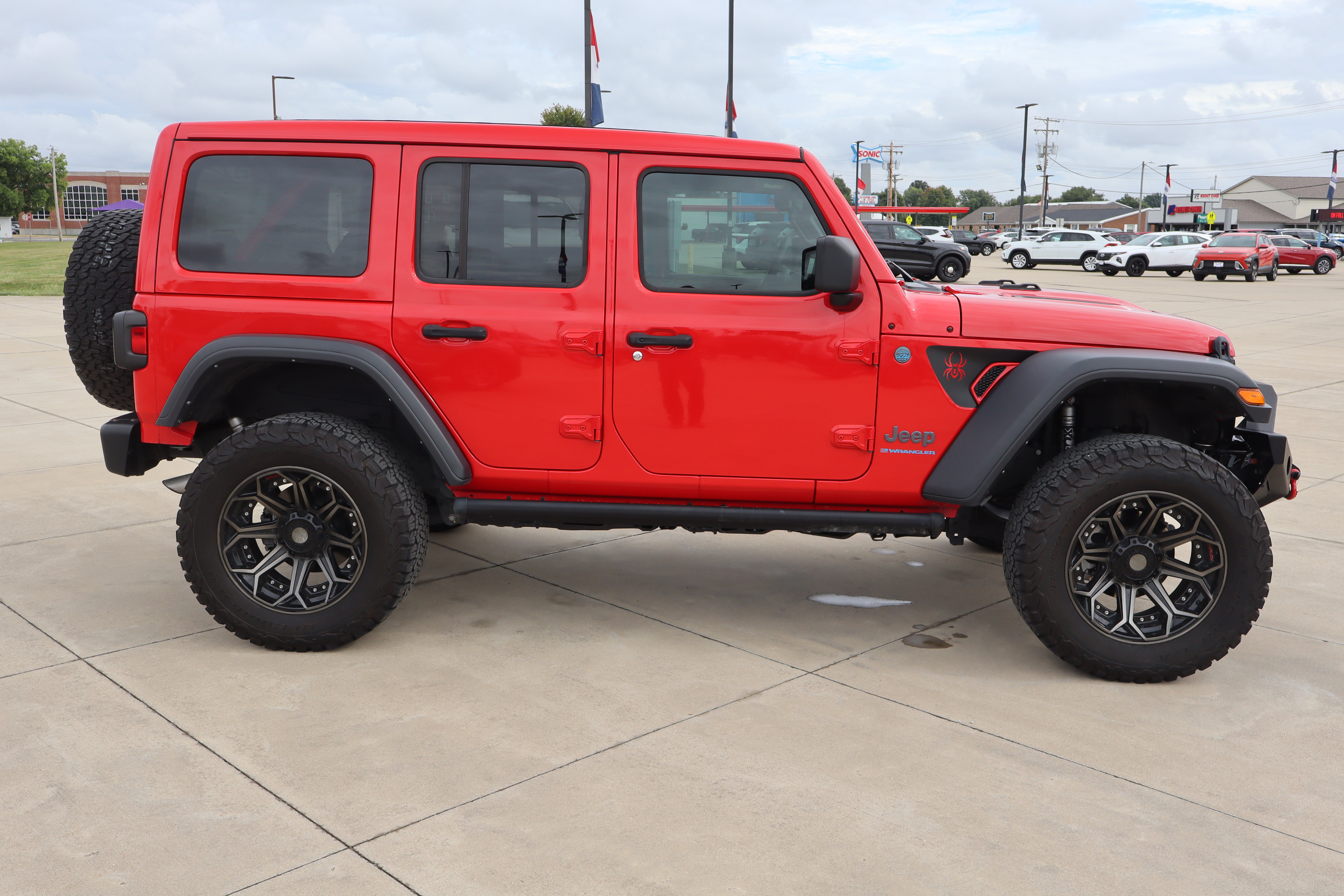 Used 2024 Jeep Wrangler Unlimited AWD/4WD image 5