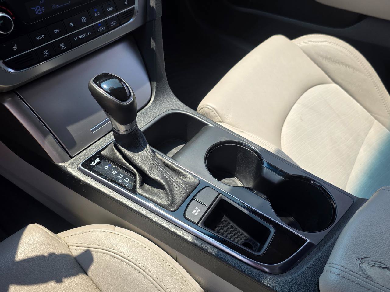 Used 2016 Hyundai Sonata Sport w/ Option Group 03 FWD image 9