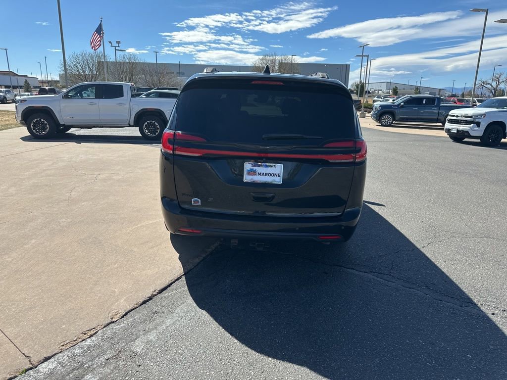 Used 2021 Chrysler Pacifica Touring w/ S Appearance Package image 36