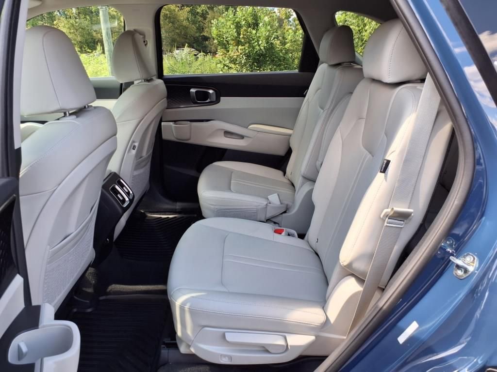 New 2025 Kia Sorento EX image 11