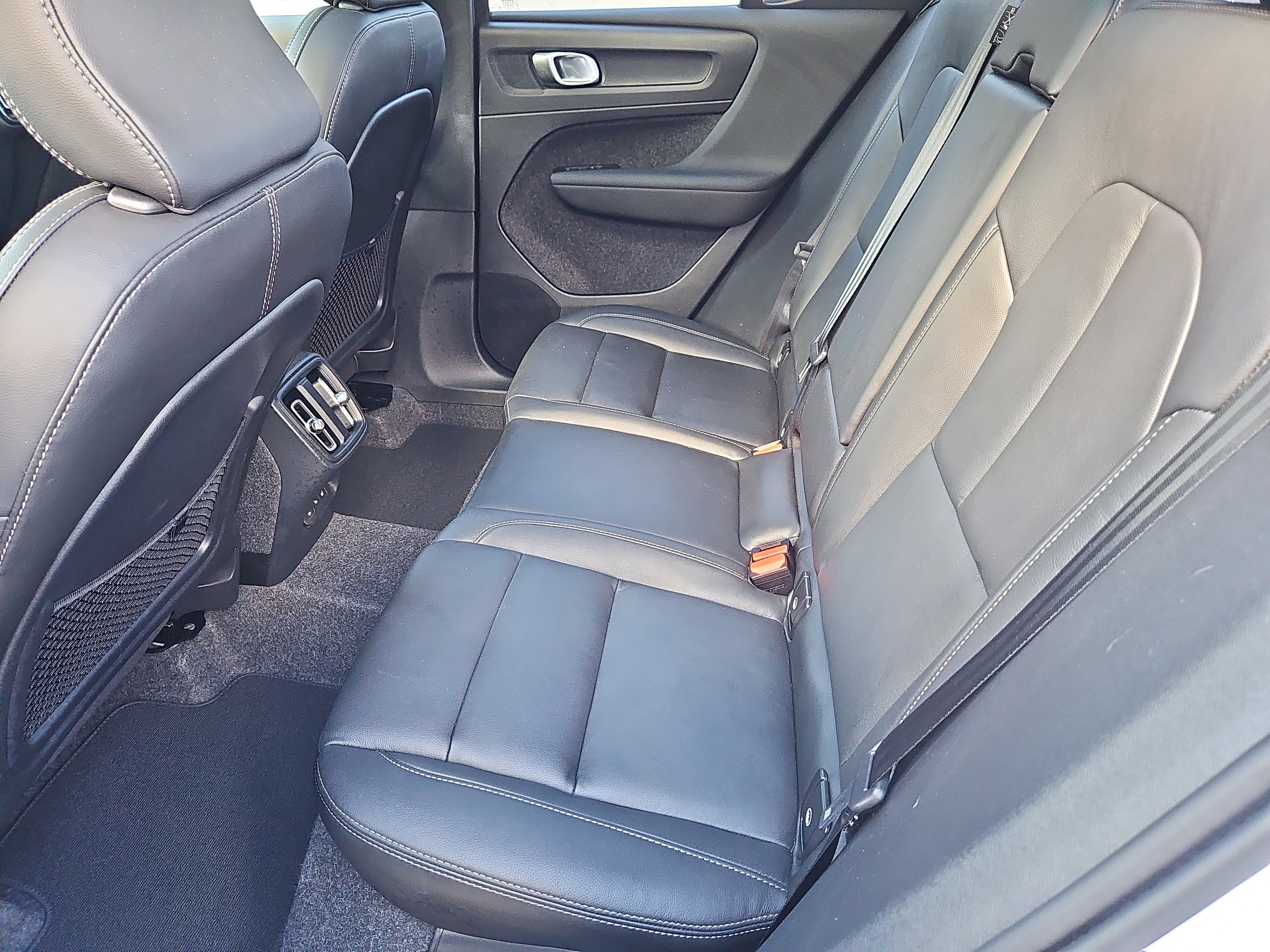 Used 2025 Volvo XC40 B5 Plus w/ Protection Package Premier image 34