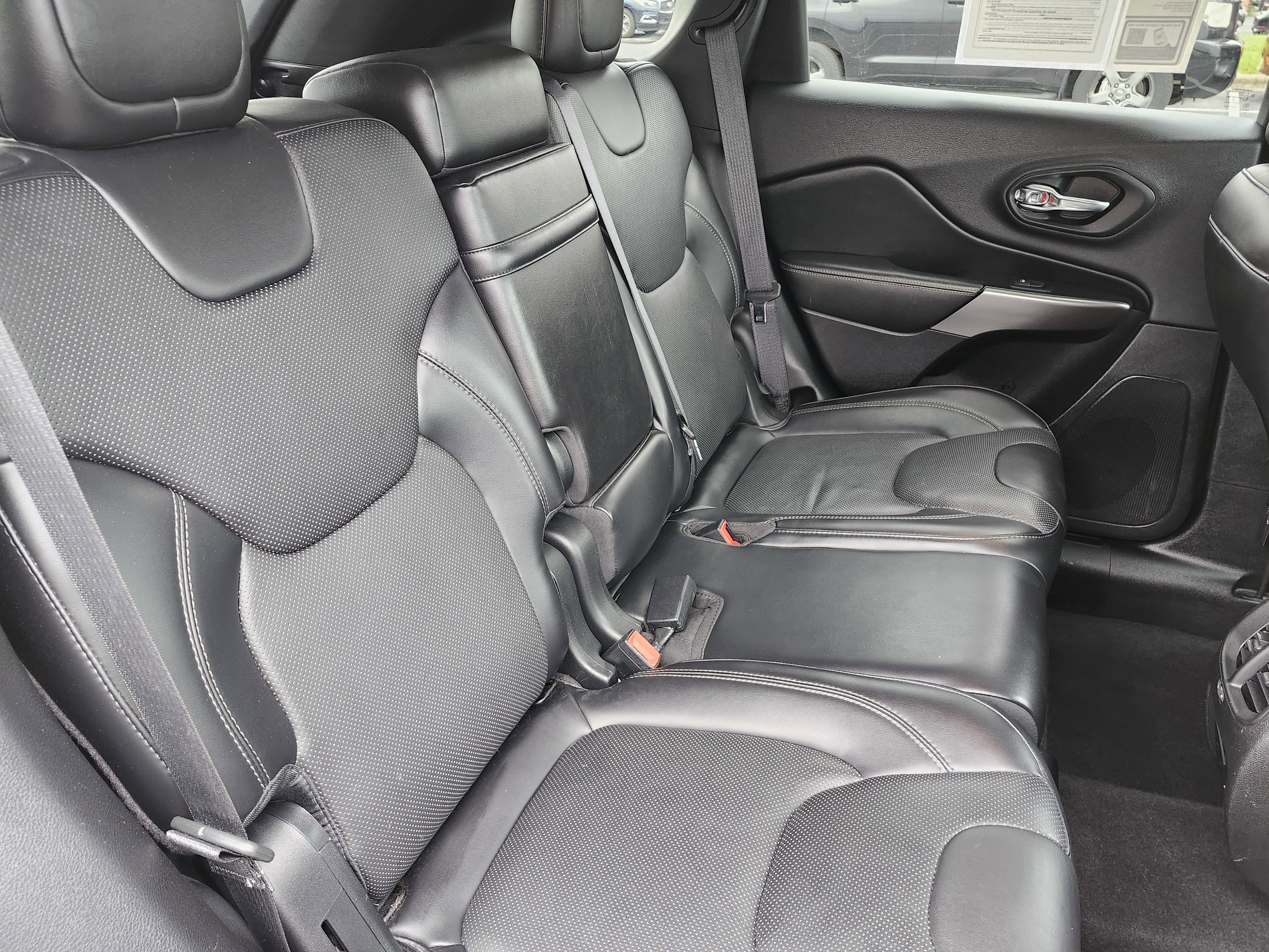 Used 2019 Jeep Cherokee Overland AWD/4WD image 20