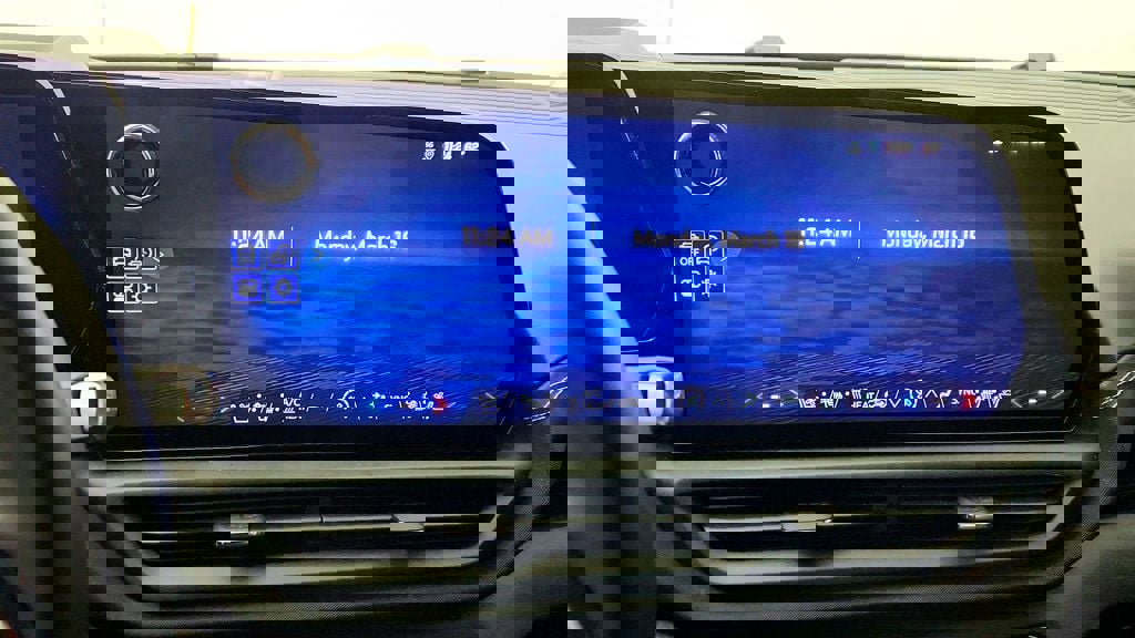 Used 2025 Chevrolet Silverado EV LT image 17