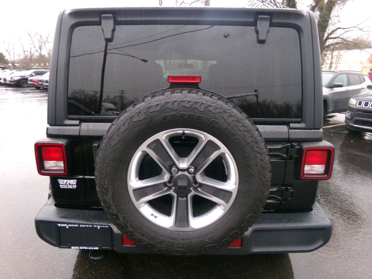 Used 2021 Jeep Wrangler Unlimited Sahara w/ Cold Weather Group AWD/4WD image 4