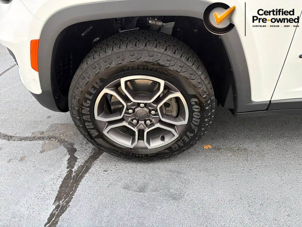 Certified 2022 Jeep Grand Cherokee Trailhawk w/ Advanced Protech Group II AWD/4WD image 18