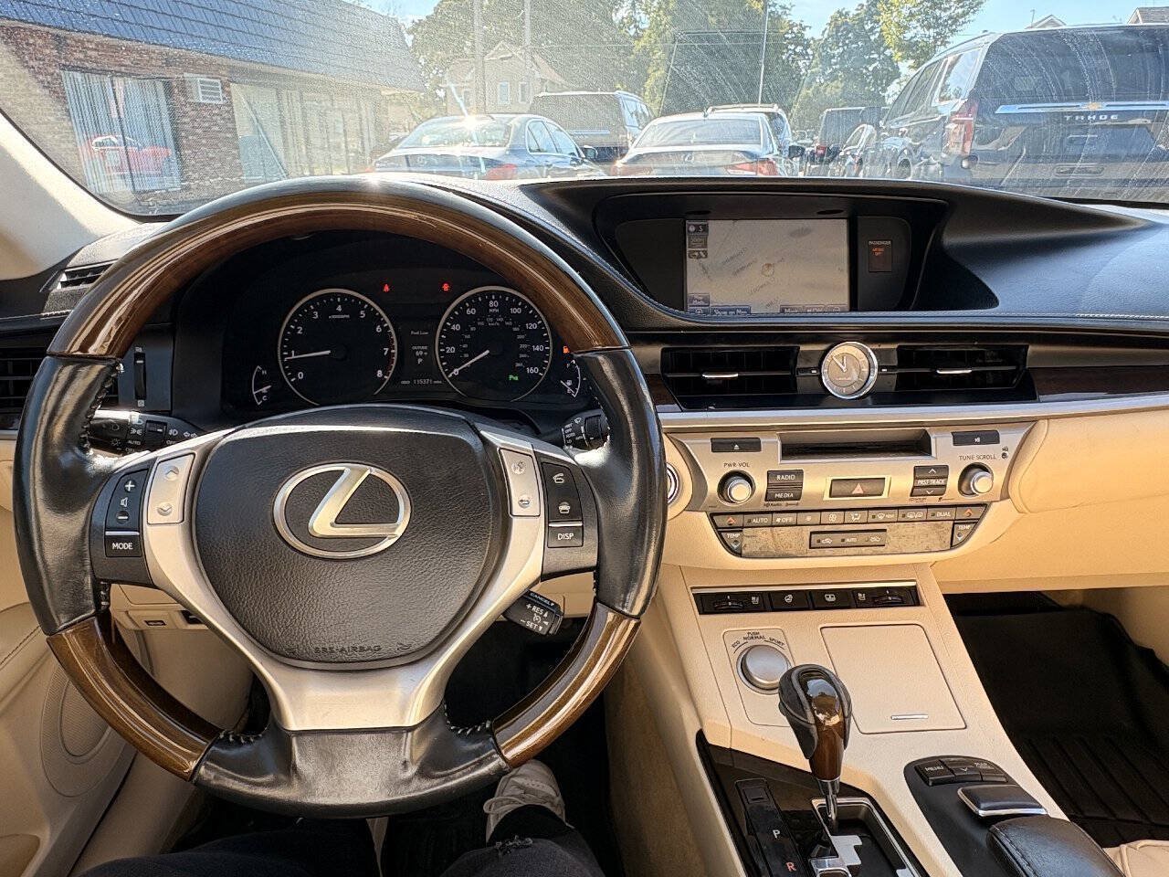 Used 2014 Lexus ES 350 w/ Luxury Package FWD image 22