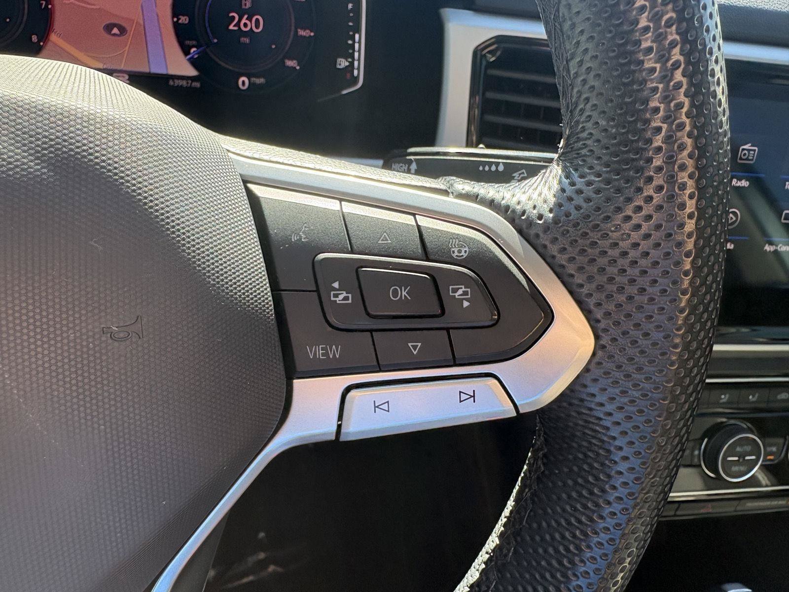 Certified 2022 Volkswagen Atlas SEL R-Line AWD/4WD image 17
