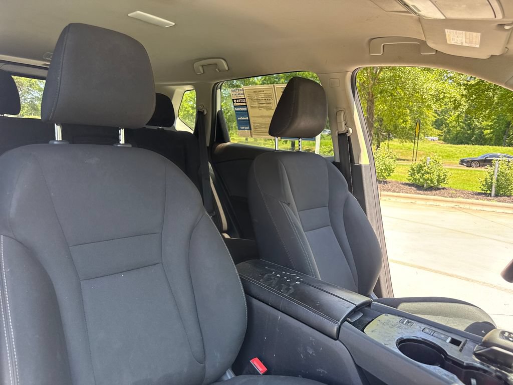 Used 2023 Nissan Rogue S FWD image 35