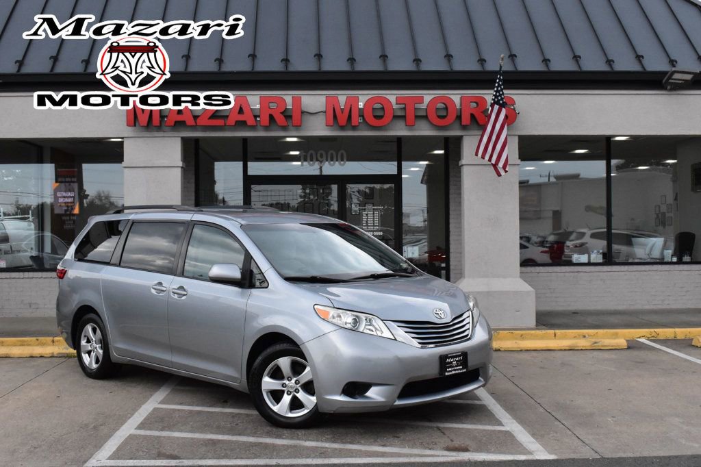 Used 2015 Toyota Sienna LE FWD image 1
