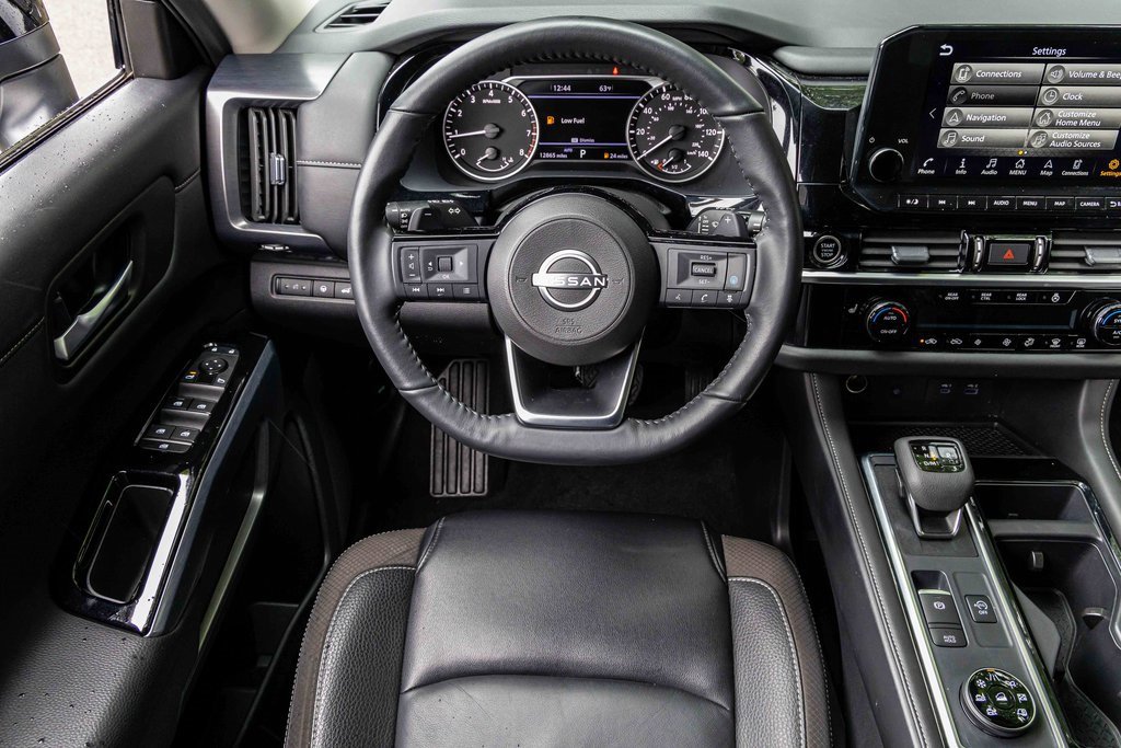 Certified 2024 Nissan Pathfinder SL image 17