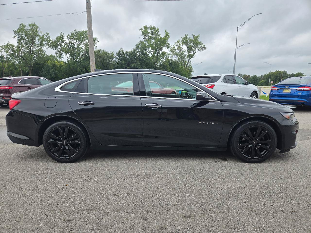 Used 2017 Chevrolet Malibu Premier w/ Premier Sun and Wheel Package FWD image 4