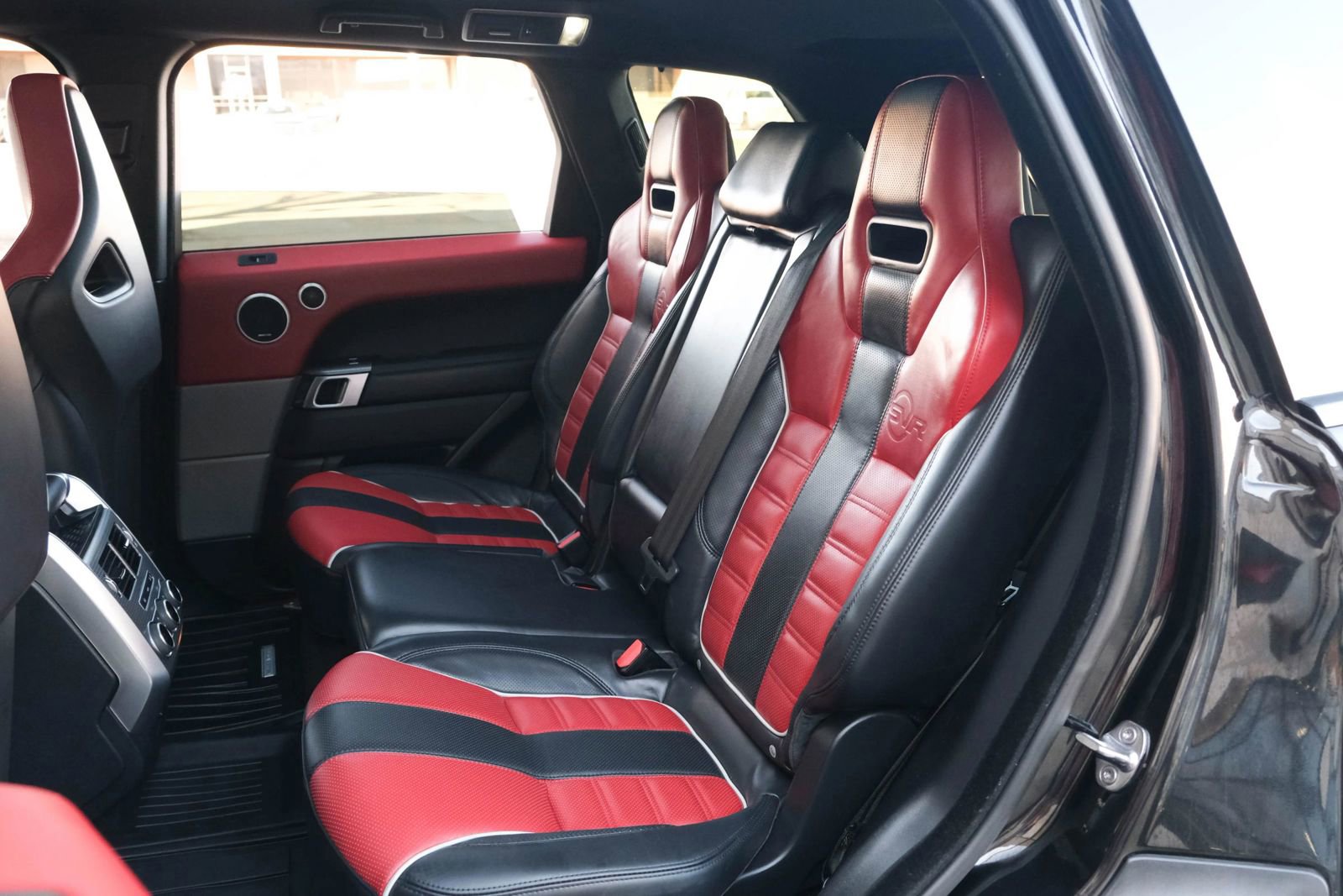 Used 2017 Land Rover Range Rover Sport SVR image 29