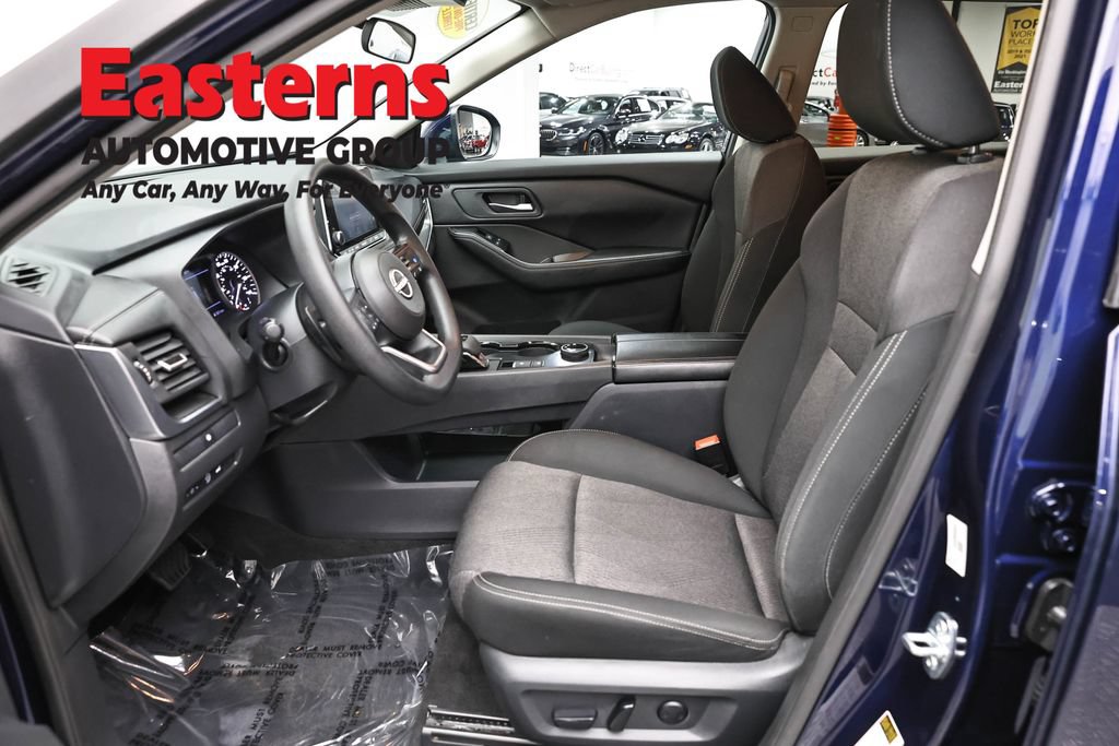 Used 2024 Nissan Rogue SV AWD/4WD image 13