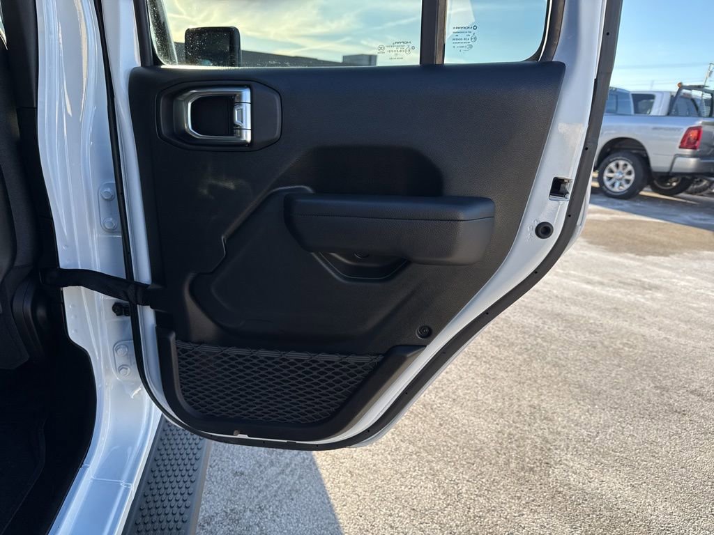 Certified 2024 Jeep Wrangler Unlimited Rubicon w/ Technology Group image 30