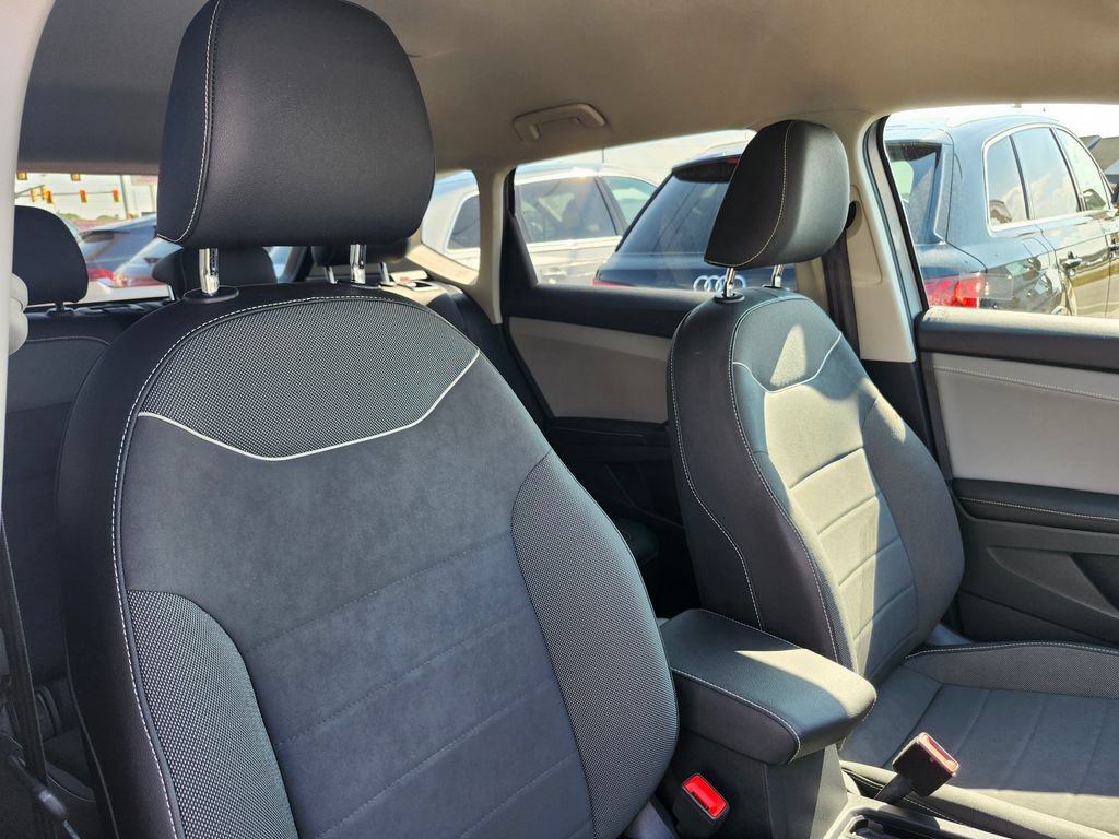 Certified 2024 Volkswagen Taos SE AWD/4WD image 16
