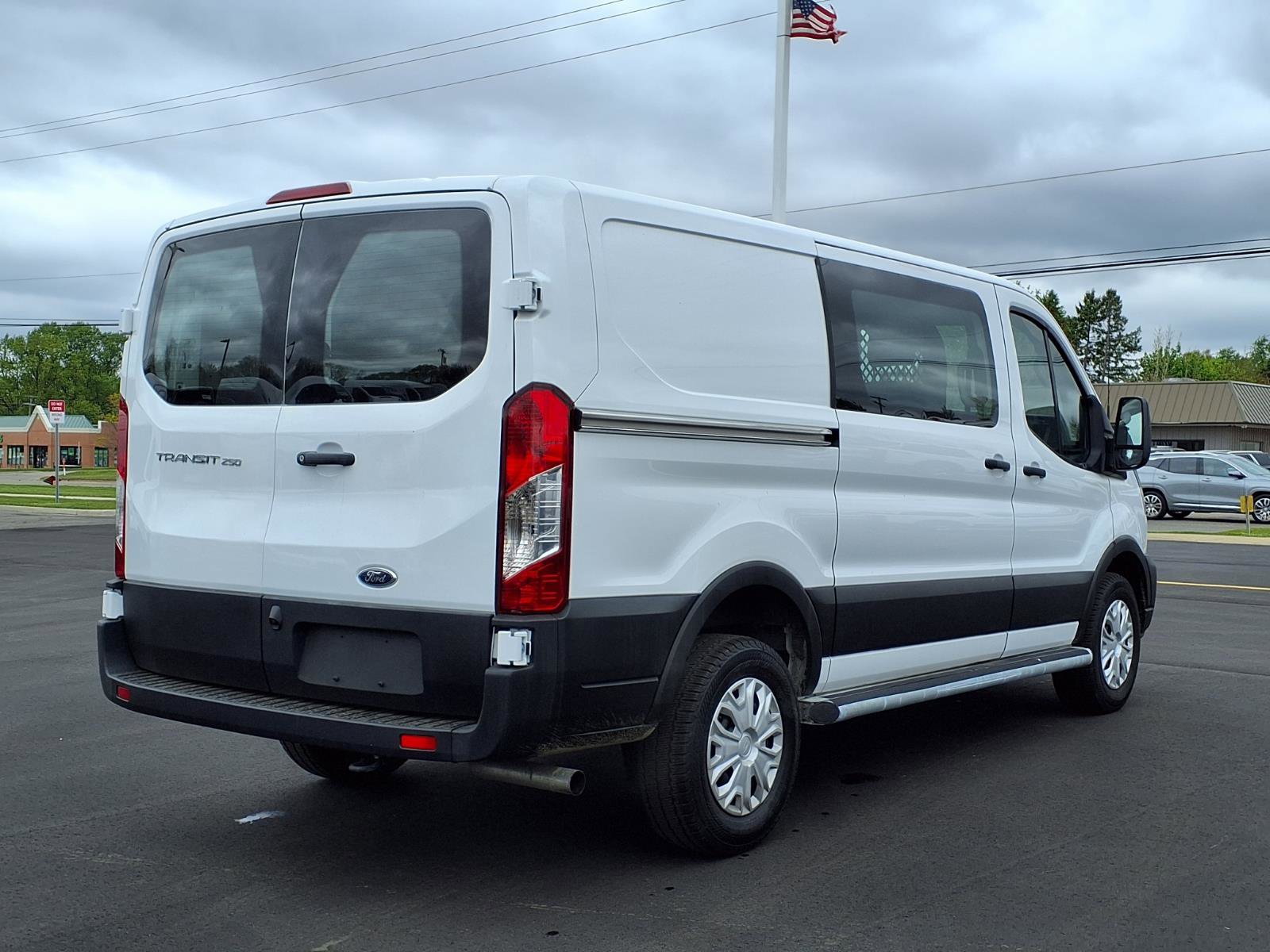 Used 2024 Ford Transit 250 Low Roof w/ Exterior Upgrade Package RWD image 4