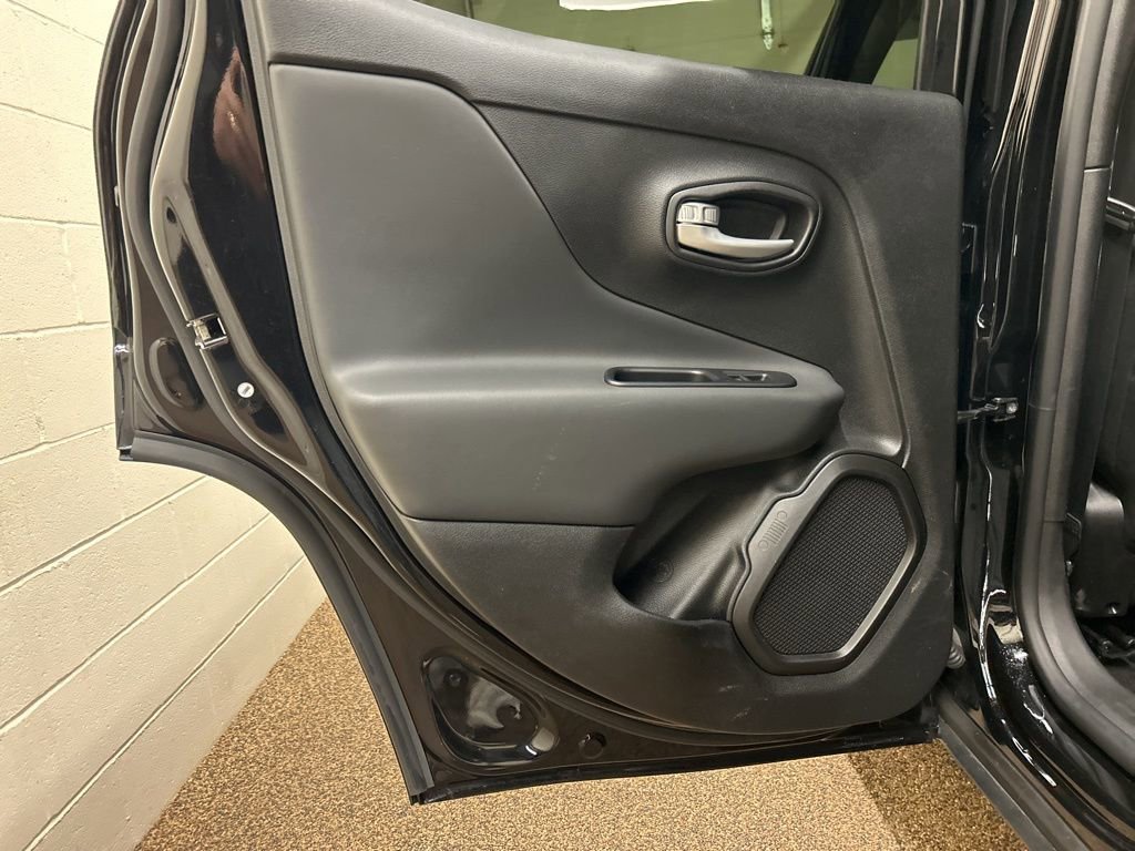 Used 2023 Jeep Renegade Latitude image 14