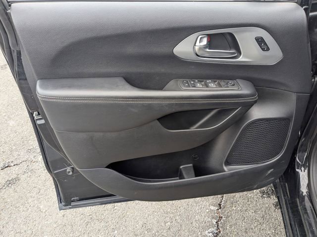 Used 2022 Chrysler Pacifica Touring-L w/ S Appearance Package image 10