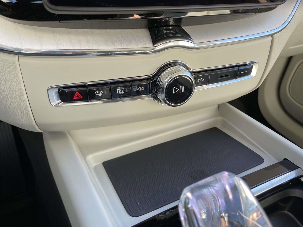 New 2026 Volvo XC60 B5 Ultra w/ Protection Package Premier image 18