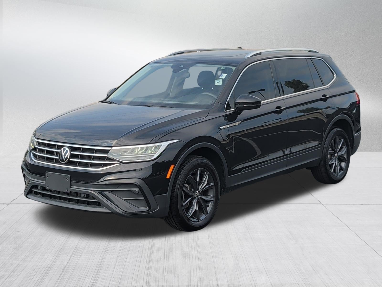 Used 2022 Volkswagen Tiguan SE w/ Panoramic Sunroof Package AWD/4WD image 3