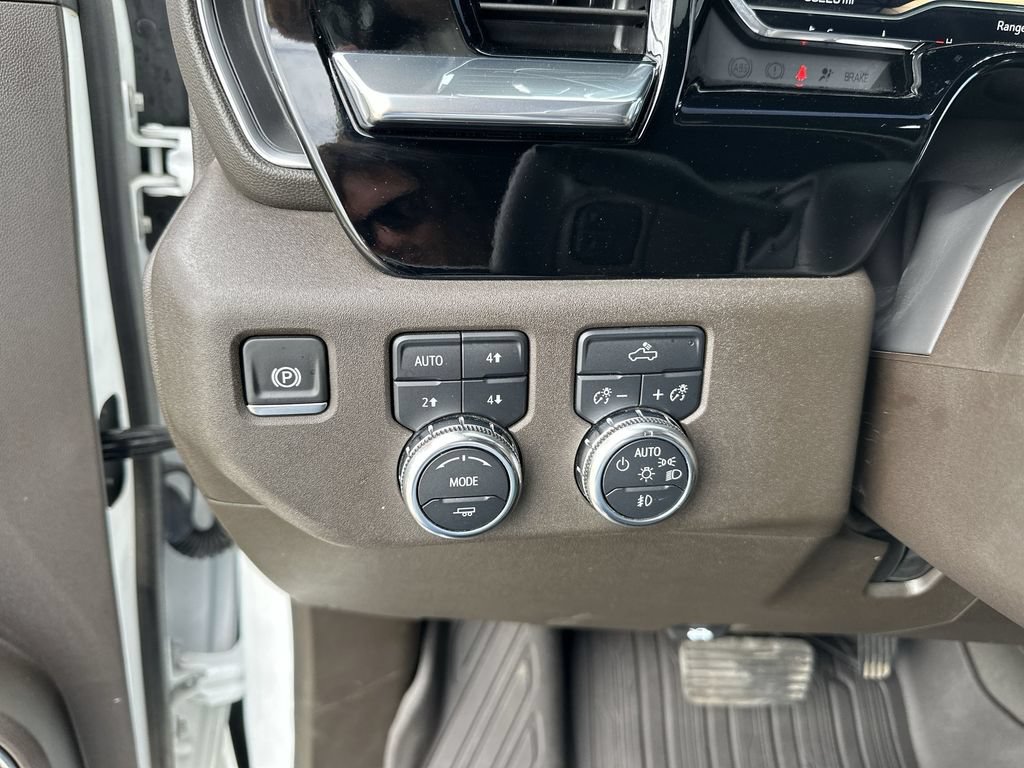 Used 2025 GMC Sierra 2500 SLE w/ SLE Value Package; AWD/4WD image 18
