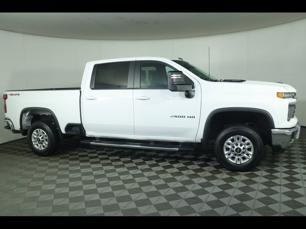 Used 2024 Chevrolet Silverado 2500 LT AWD/4WD image 2