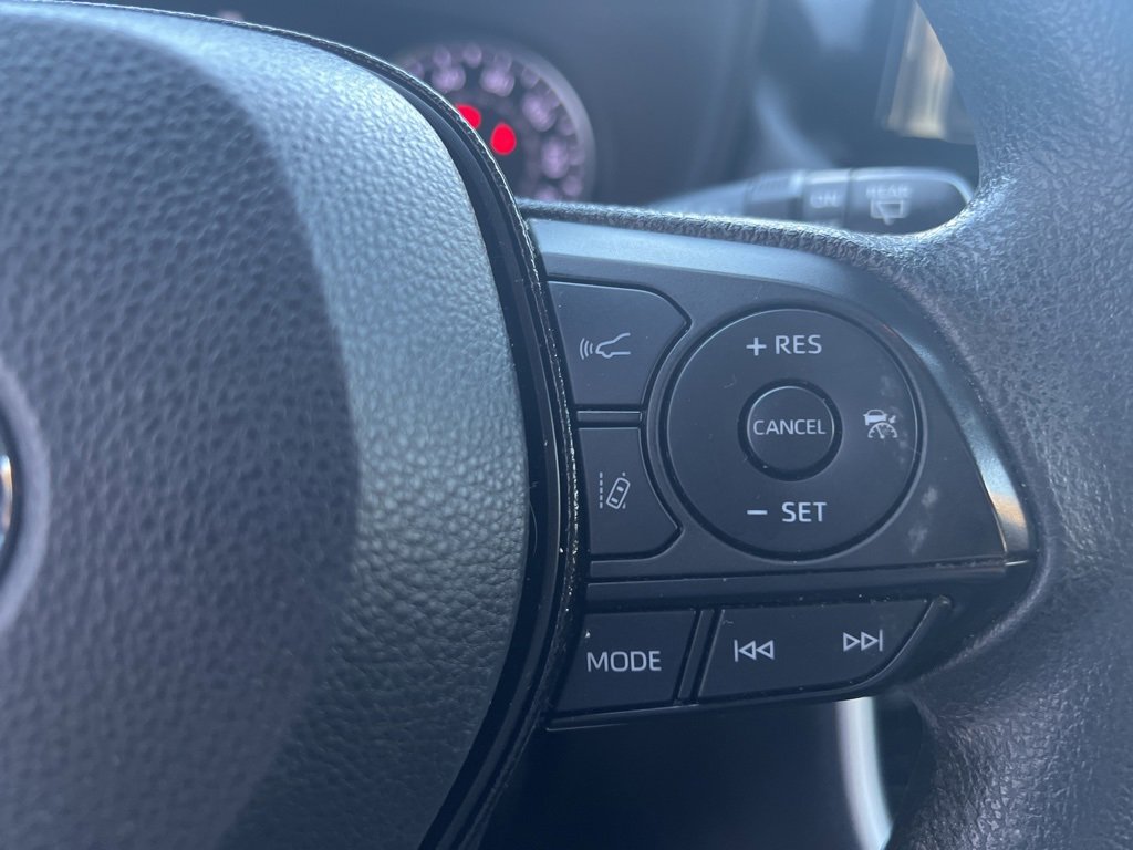 Used 2021 Toyota RAV4 XLE AWD/4WD image 22