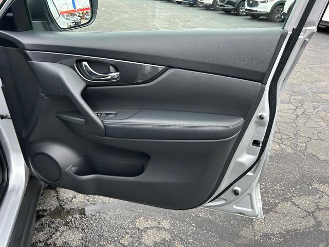 Used 2020 Nissan Rogue SV image 24