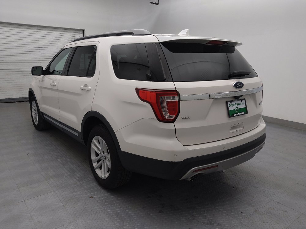 Used 2017 Ford Explorer XLT image 6