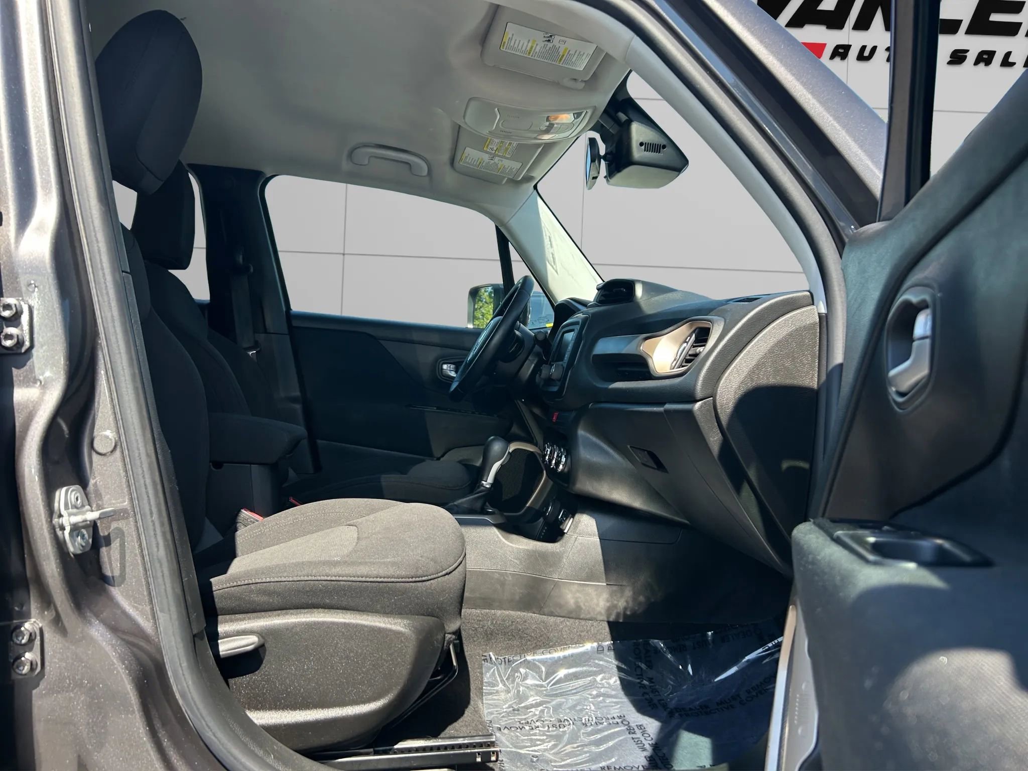 Used 2016 Jeep Renegade Latitude image 13